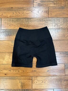 Alphalete amplify shorts black